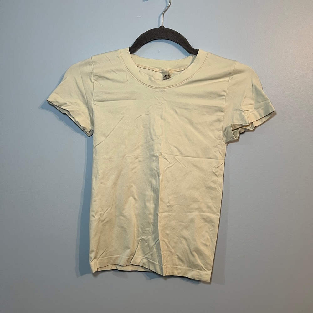 Aritzia Sunday Best SinchSeamless Cream T-shirt